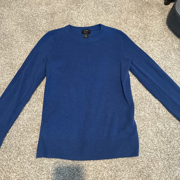Halogen® Crewneck
Cashmere Sweater. 100% cashmere. - Picture 2 of 2